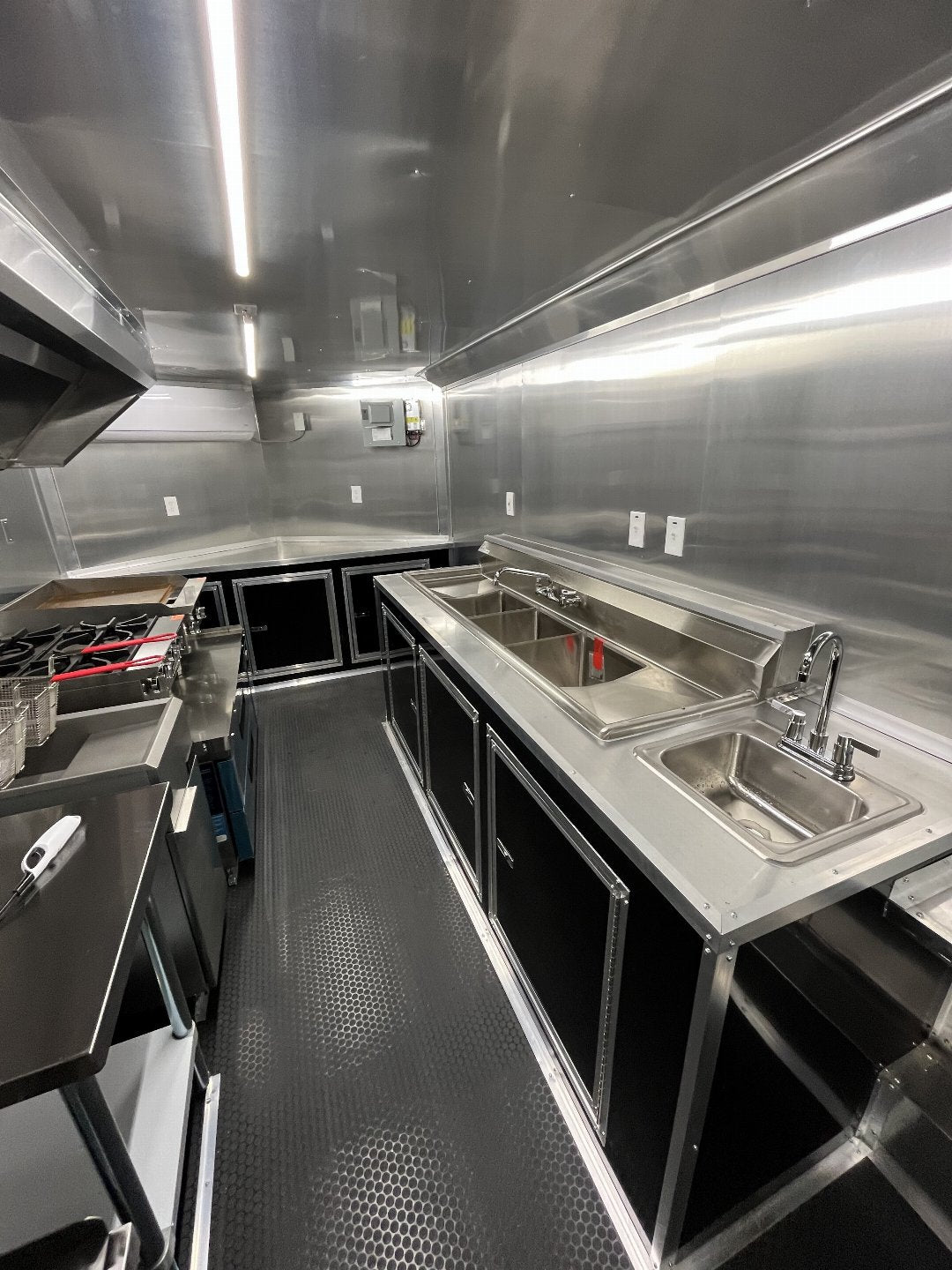 8.5X22 CONTINENTAL CARGO BBQ CONCESSION TRAILER W/ PORCH