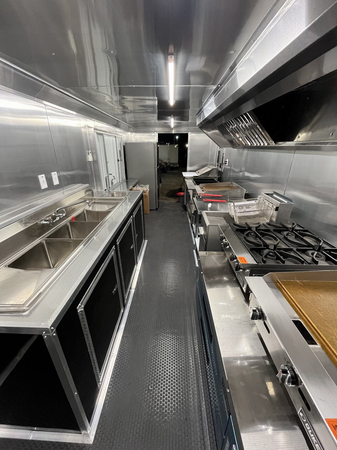 8.5X22 CONTINENTAL CARGO BBQ CONCESSION TRAILER W/ PORCH