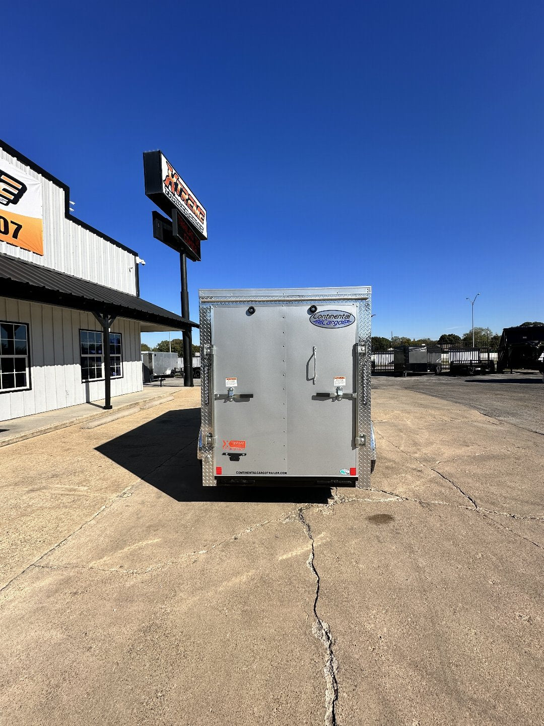 5X10 SINGLE AXLE CONTINENTAL CARGO / ENCLOSED TRAILER W/ REAR RAMP DOOR