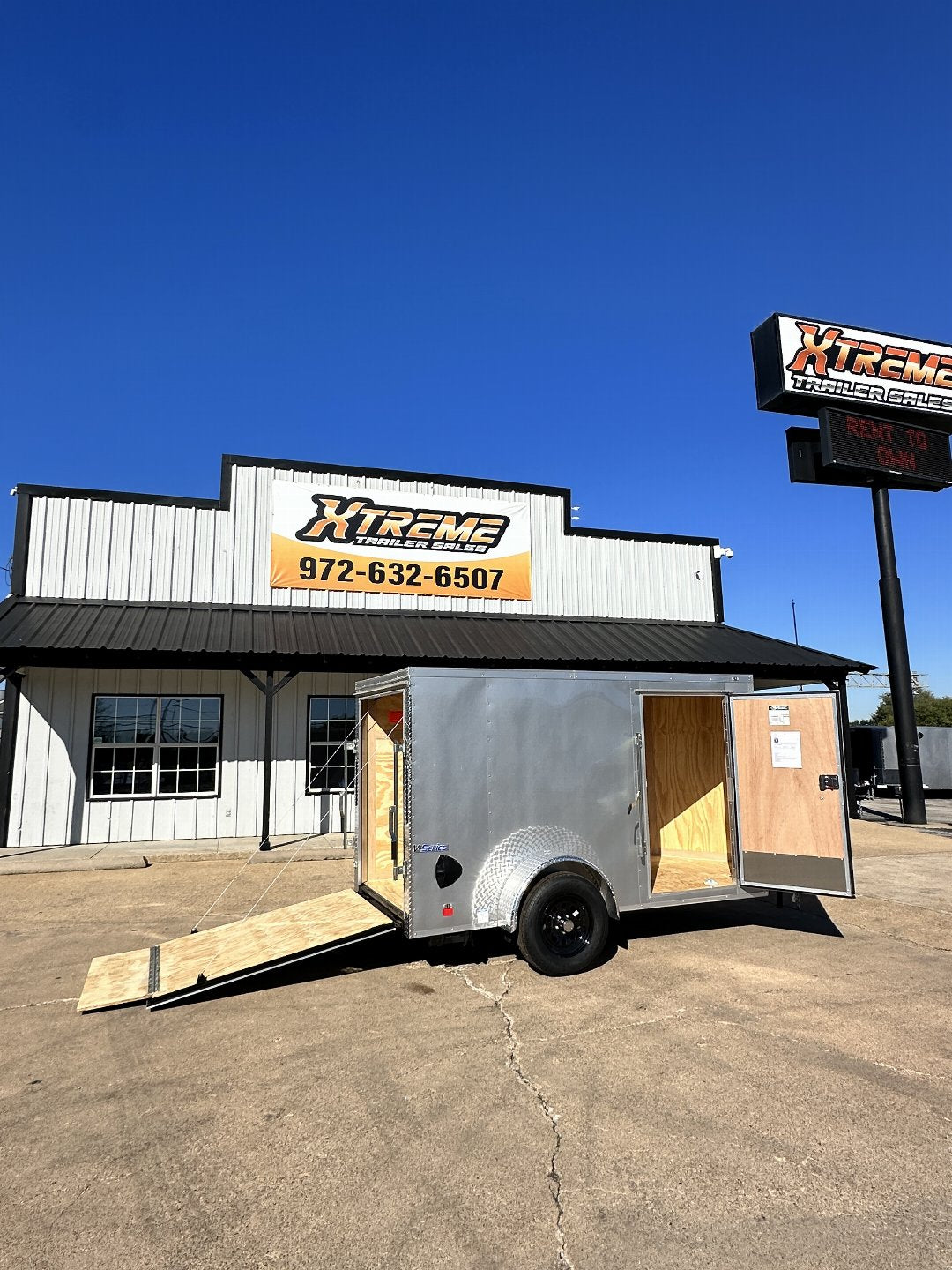 5X10 SINGLE AXLE CONTINENTAL CARGO / ENCLOSED TRAILER W/ REAR RAMP DOOR