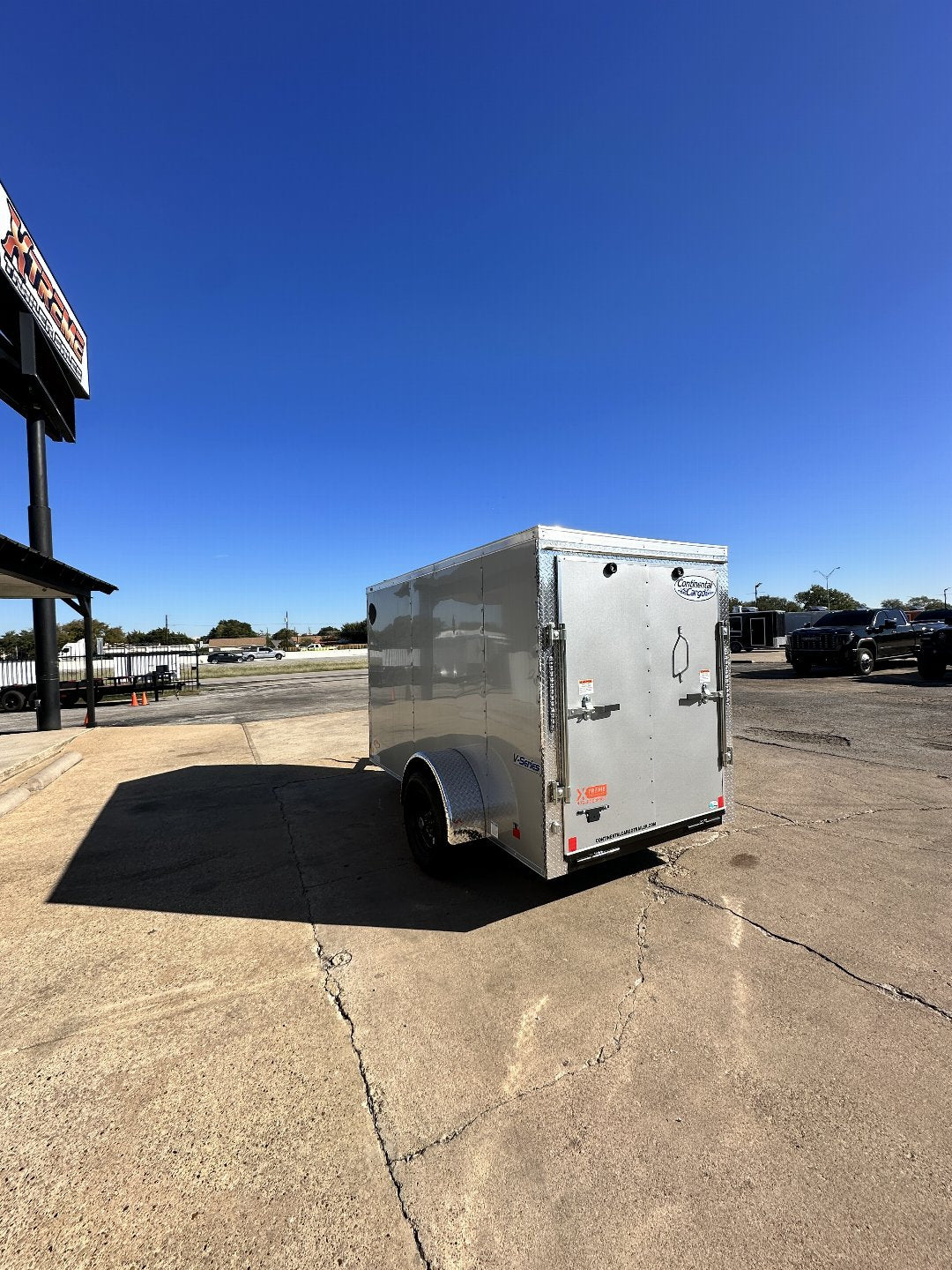 5X10 SINGLE AXLE CONTINENTAL CARGO / ENCLOSED TRAILER W/ REAR RAMP DOOR