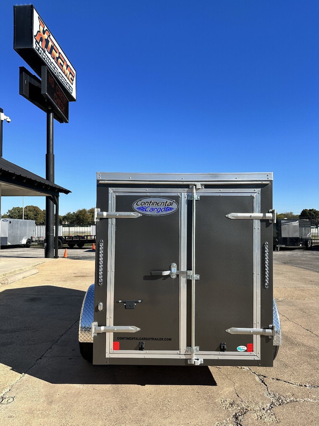 5X8 SINGLE AXLE BARN DOORS CONTINENTAL CARGO / ENCLOSED TRAILER