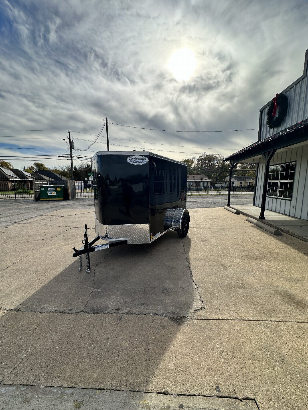 5X8 SINGLE AXLE CONTINENTAL CARGO / ENCLOSED TRAILER