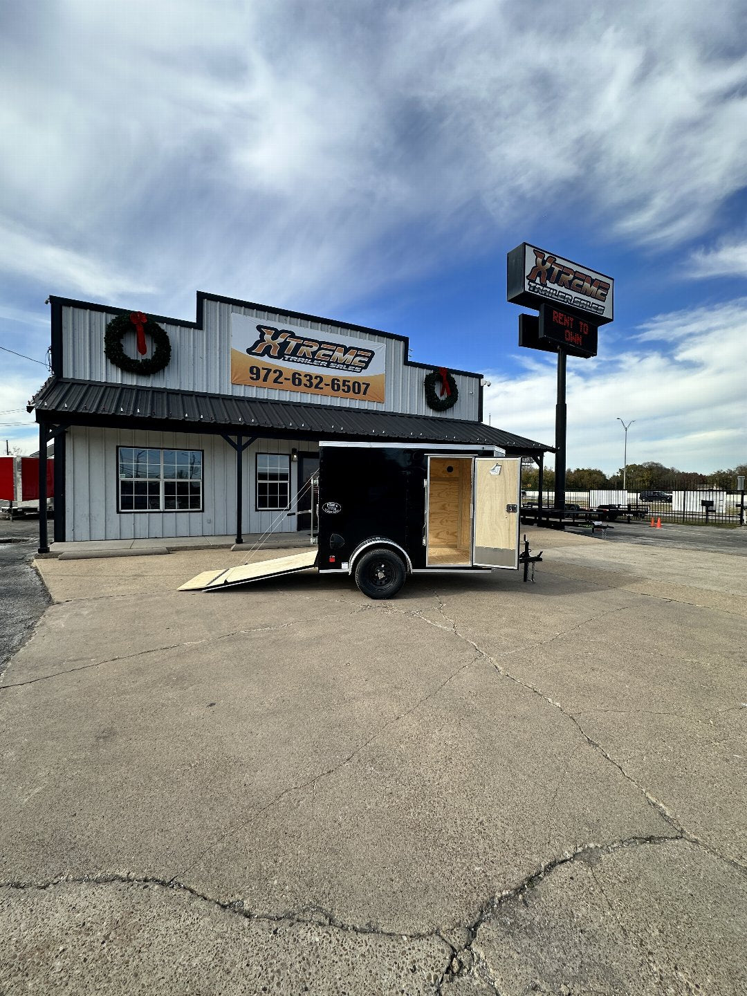 5X8 SINGLE AXLE CONTINENTAL CARGO / ENCLOSED TRAILER