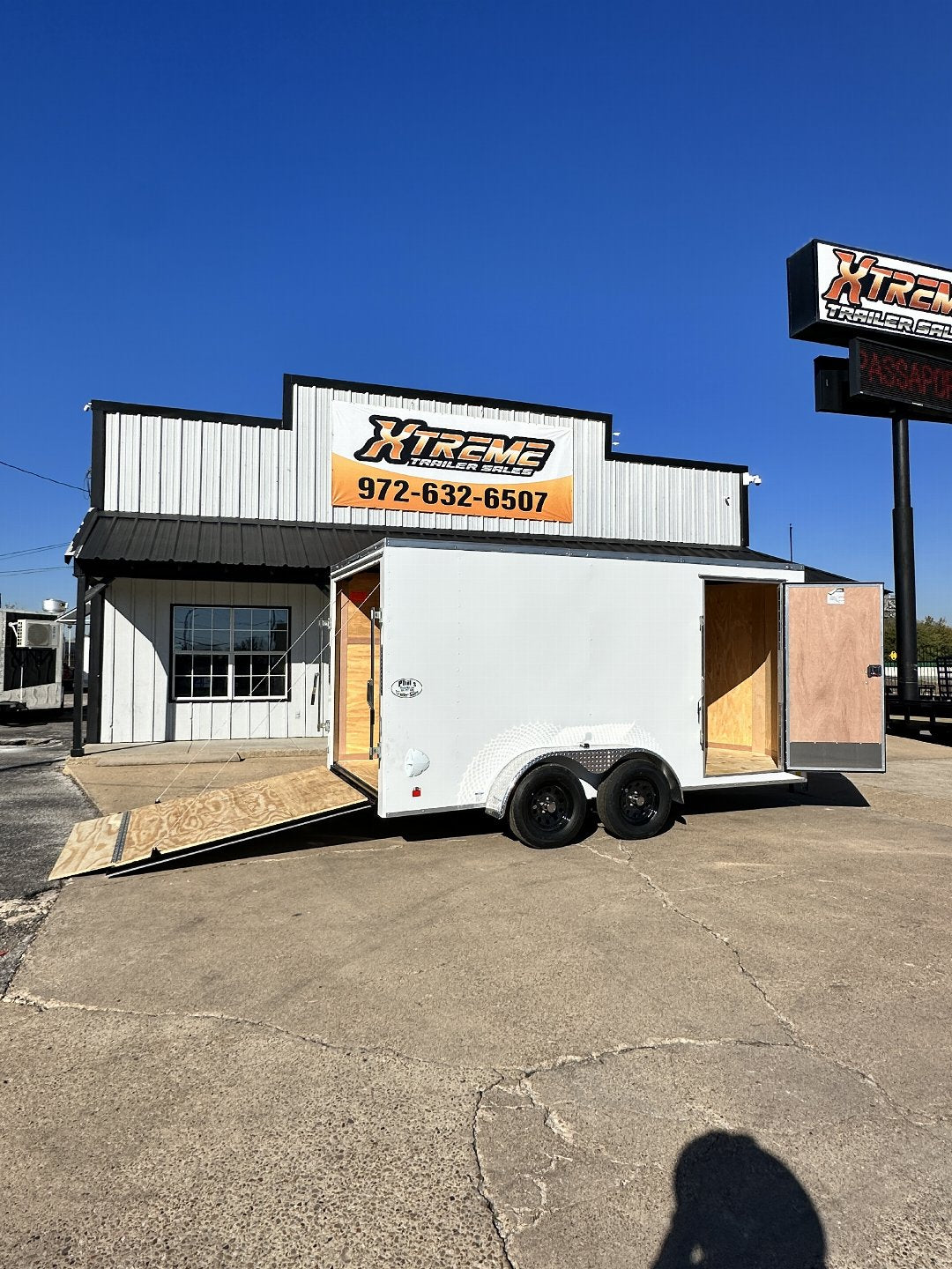 7X14 TANDEM AXLE CONTINENTAL CARGO ENCLOSED TRAILER