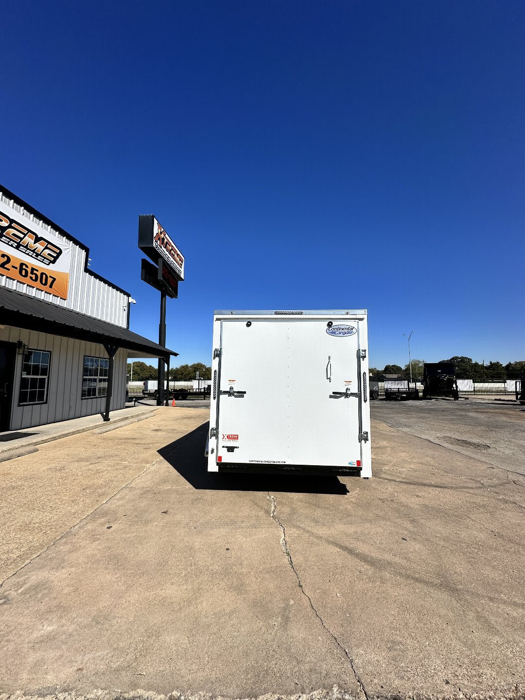 7X14 TANDEM AXLE CONTINENTAL CARGO ENCLOSED TRAILER