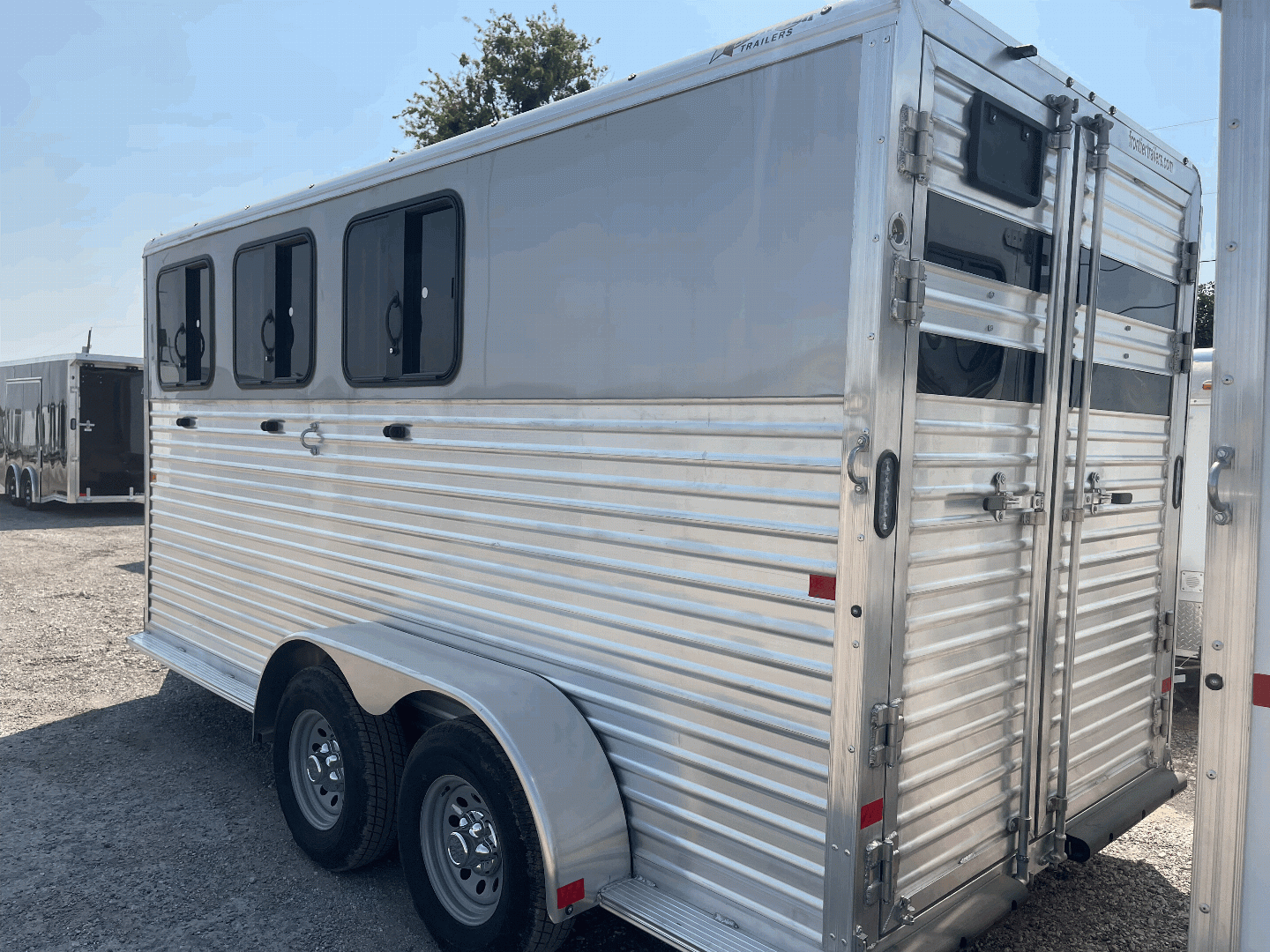 2023 FRONTIER TRAILERS 3 SLANT HORSE HORSE TRAILER