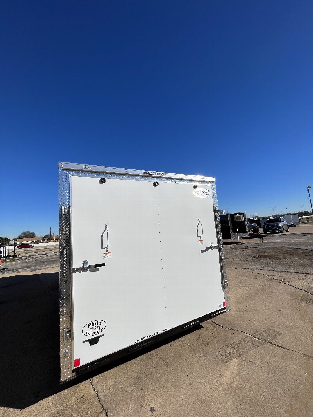 8.5X20 CONTINENTAL CARGO / ENCLOSED TRAILER