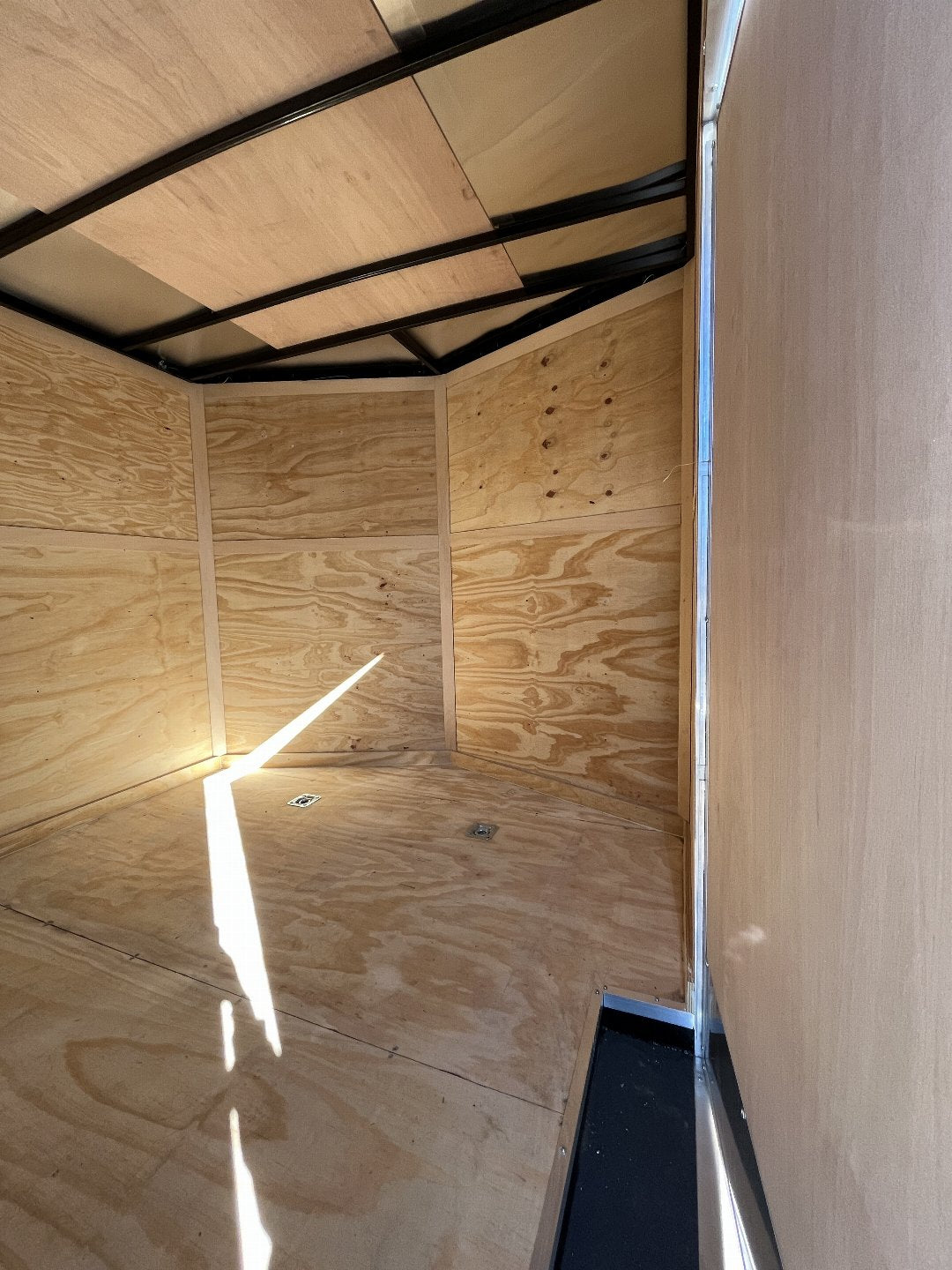 8.5X20 CONTINENTAL CARGO / ENCLOSED TRAILER