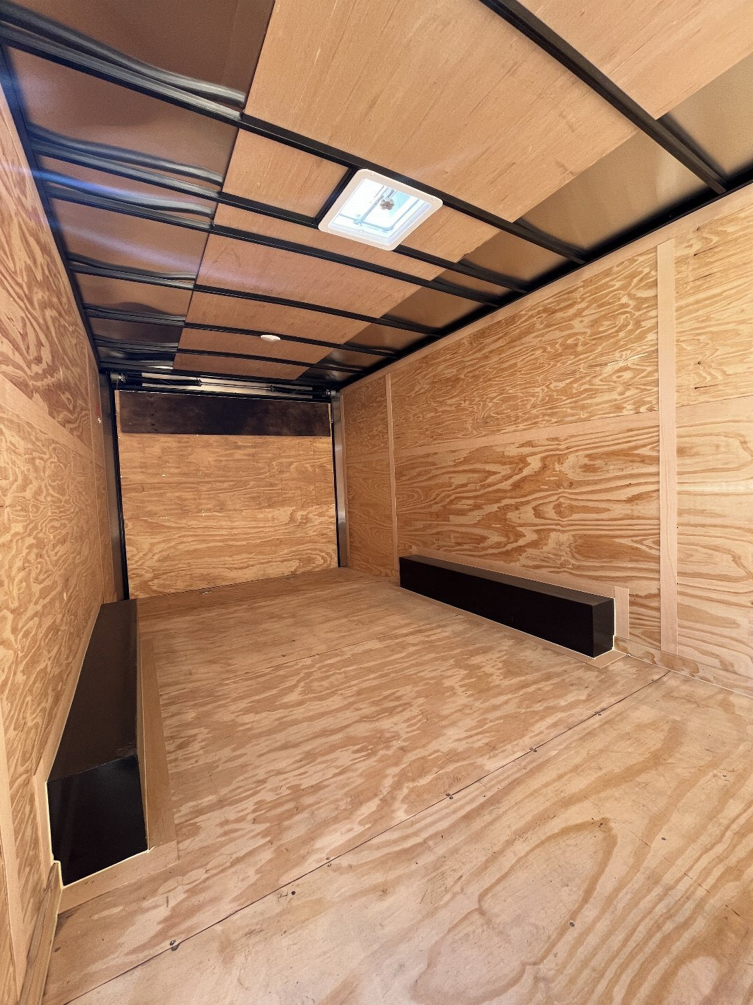 8.5X20 CONTINENTAL CARGO / ENCLOSED TRAILER