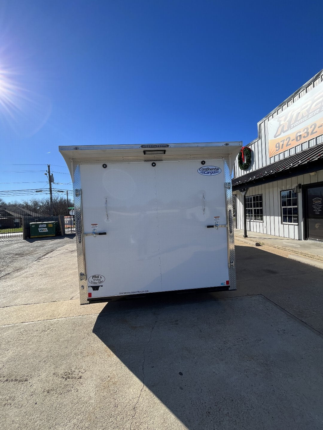 8.5X24 CONTINENTAL CARGO / ENCLOSED TRAILER