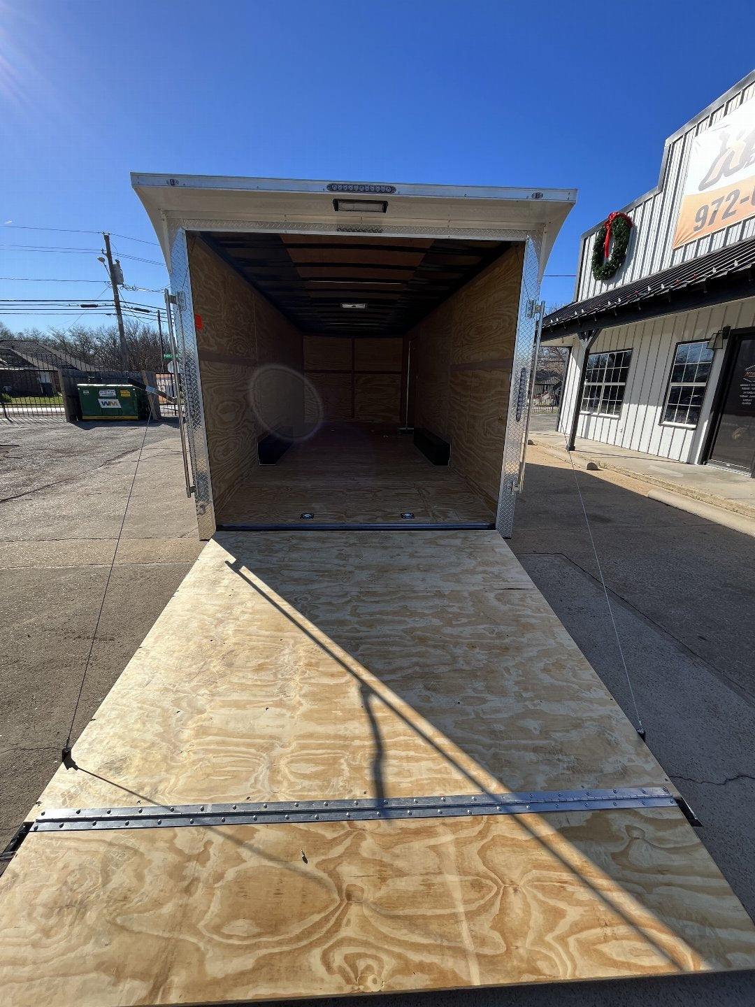 8.5X24 CONTINENTAL CARGO / ENCLOSED TRAILER