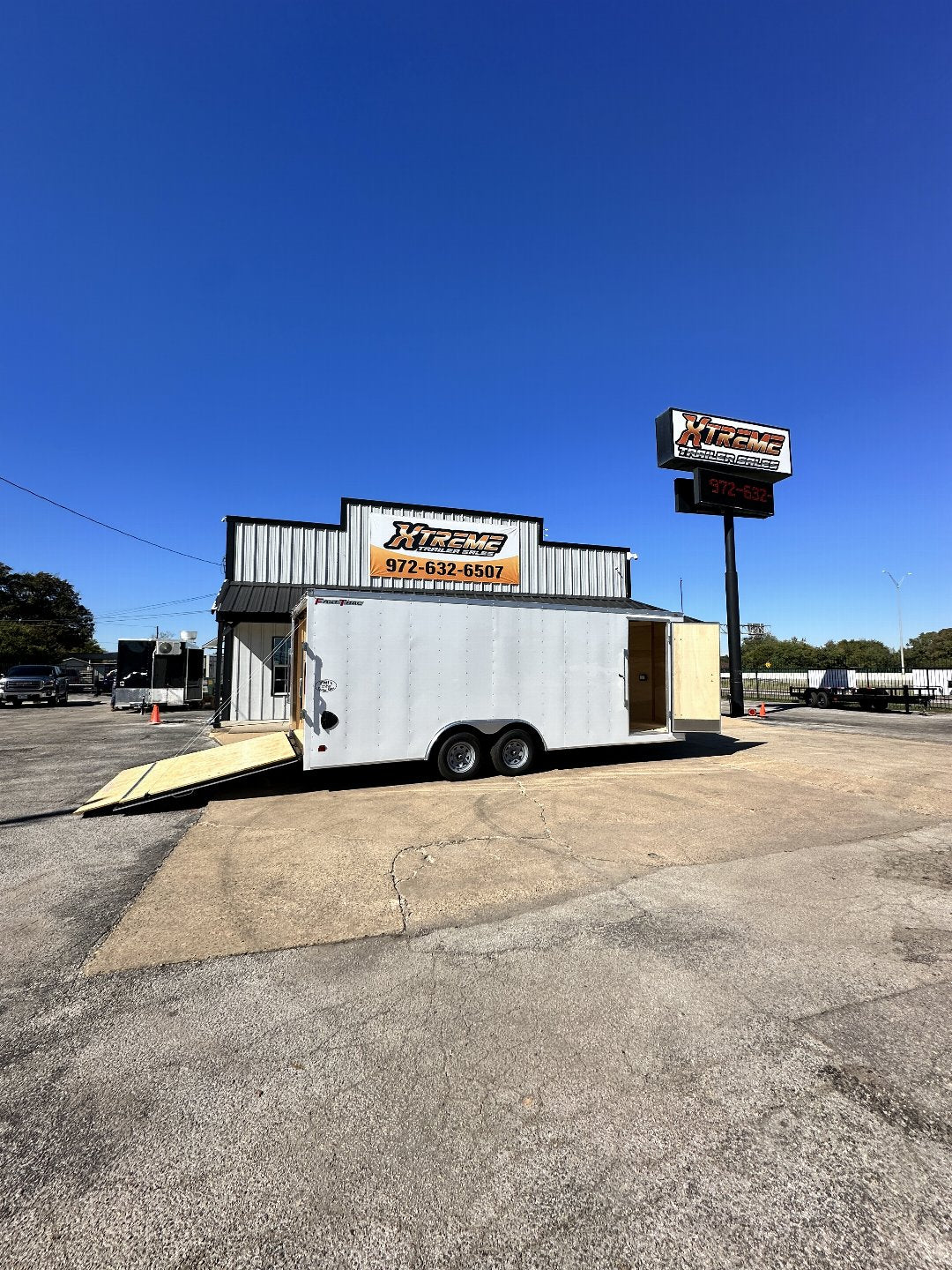 2023 WELLS CARGO 8.5X20 CARGO / ENCLOSED TRAILER