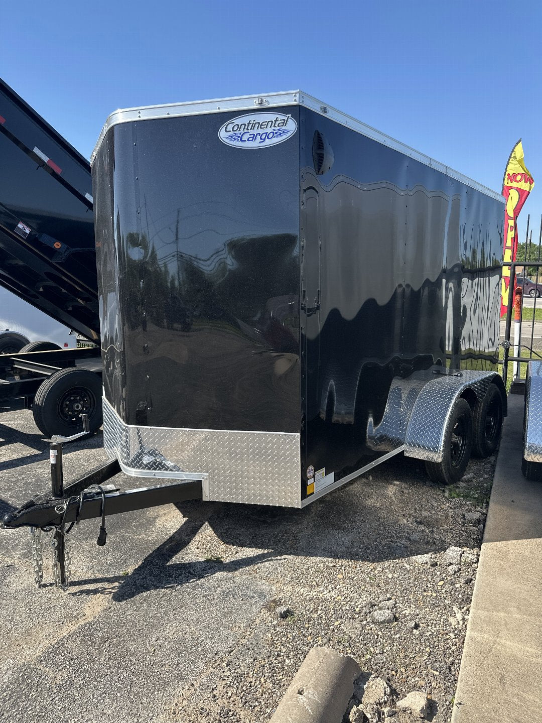 6X12 TANDEM AXLE 6'6 INT. CONTINENTAL CARGO / ENCLOSED TRAILER