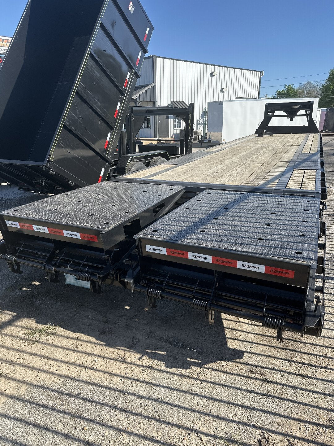 40 ft. Gooseneck Flatbed Trailer w/ Mega Ramps