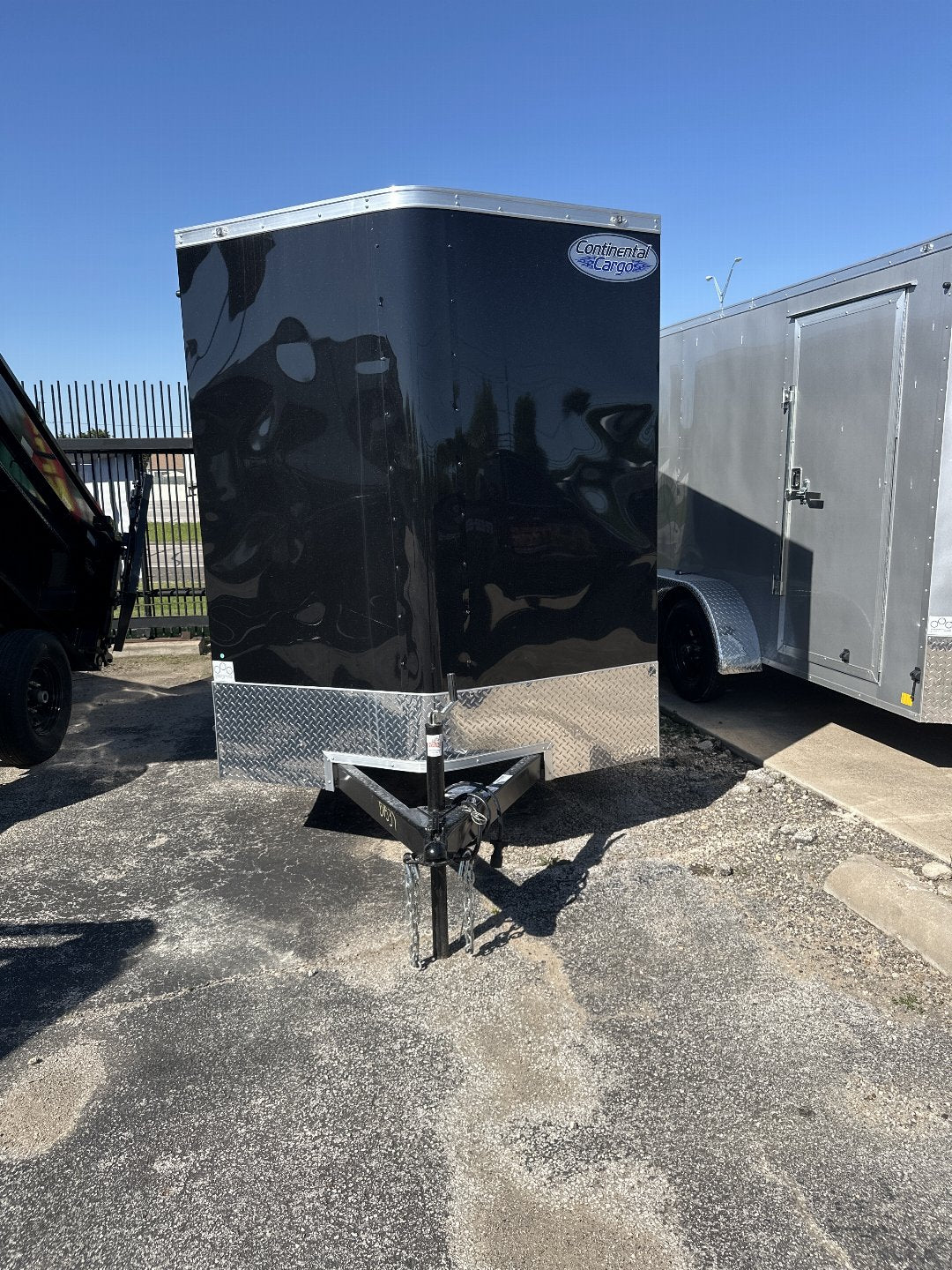 6X12 TANDEM AXLE 6'6 INT. CONTINENTAL CARGO / ENCLOSED TRAILER